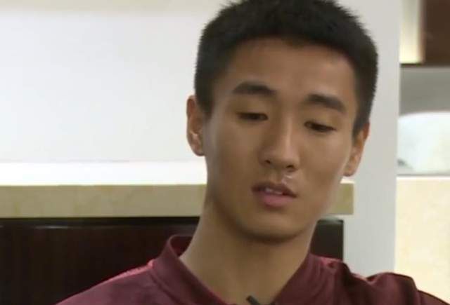 艺术海报DC超级英雄电影 《黑亚当》男主角道恩·强森在社交媒体曝光该片几张艺术海报，并宣布首款预告将于美国时间6月8日发布